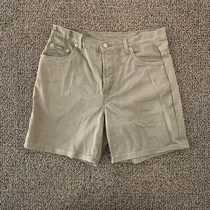 💕3/$40💕 Olive Green Shorts Size 31